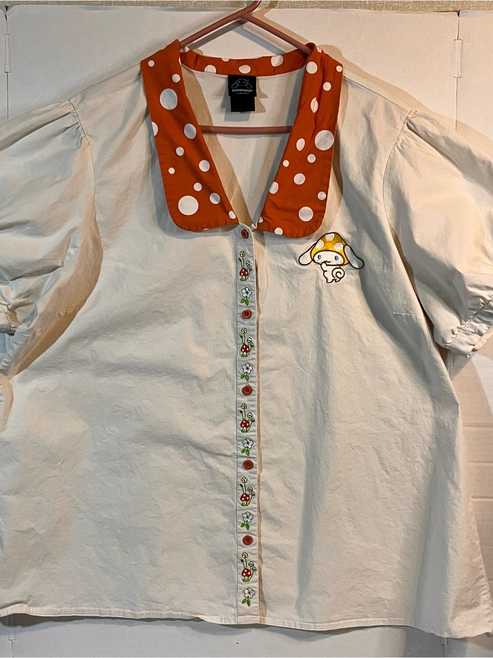 Sanrio Hot Topic Cinnamon Roll Cream Short-Sleeve Top w Orange Polka Dot Collar